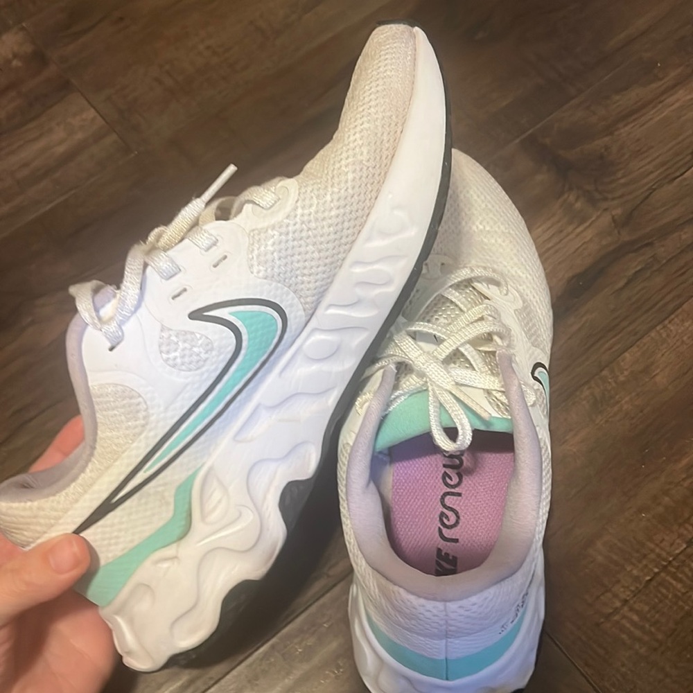 Nike Womens Renew Run 2